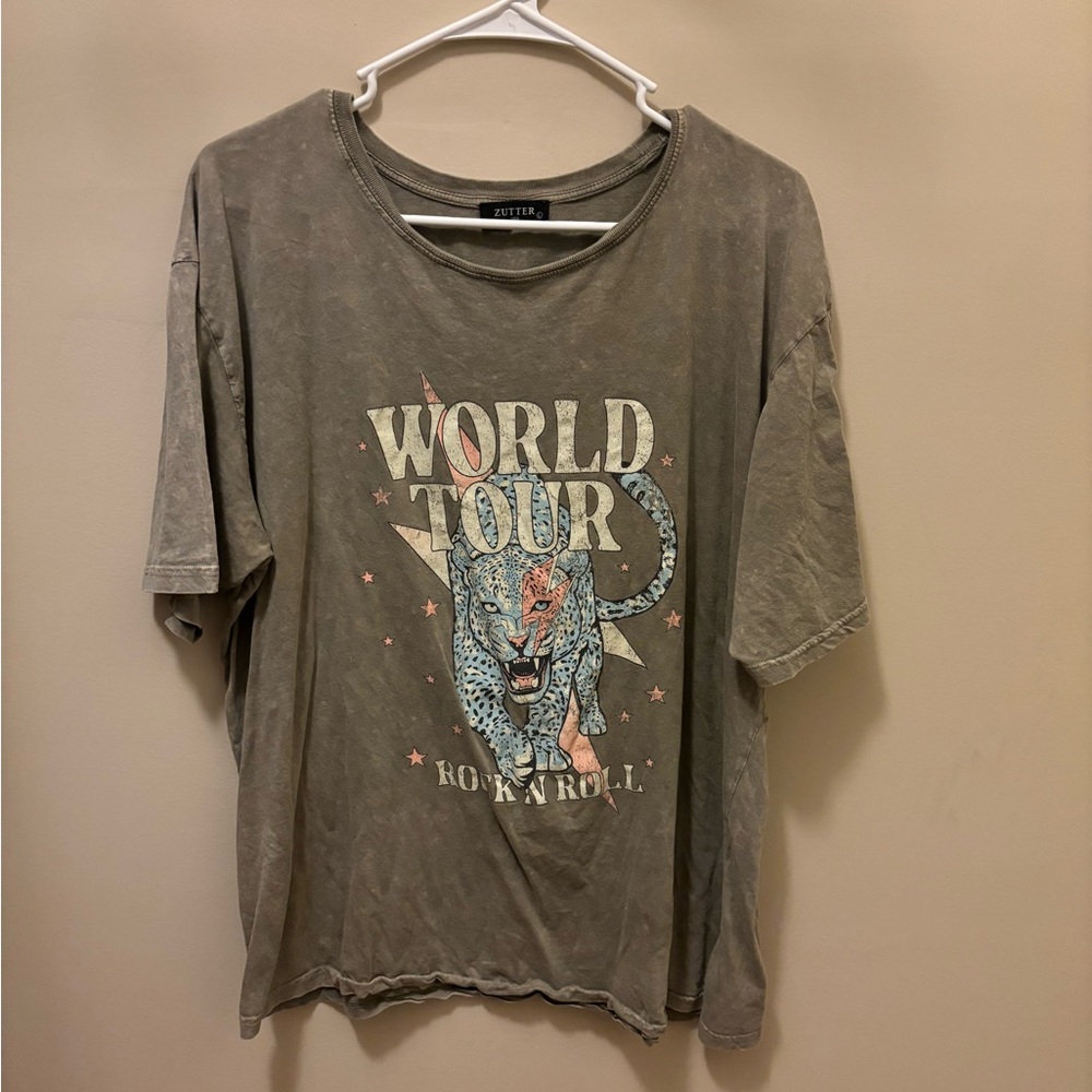Graphic tee